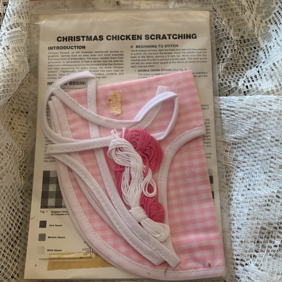 CHICKEN SCRATCH-CROSS STITCH BABY BIB KIT PINK/WHT A-B-C BLOCKS NEW IN PKG 1983 - Picture 4 of 4